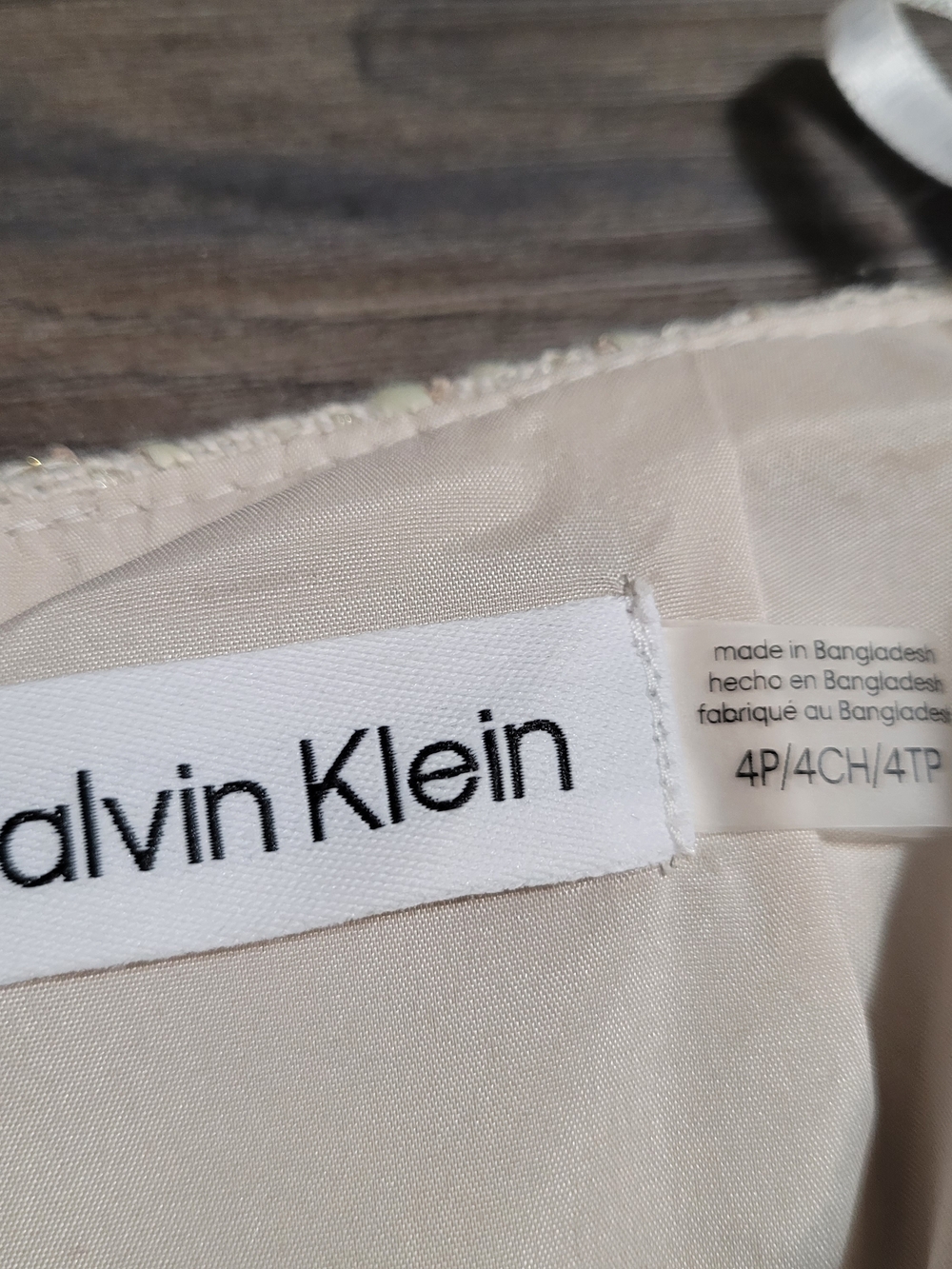Calvin Klein Cream Tweed Pencil Skirt with Gold Thread Detail Size 4P NEW - Picture 2 of 6